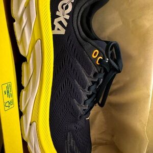 Hoka One Clifton Edge size 6 women’s NIB